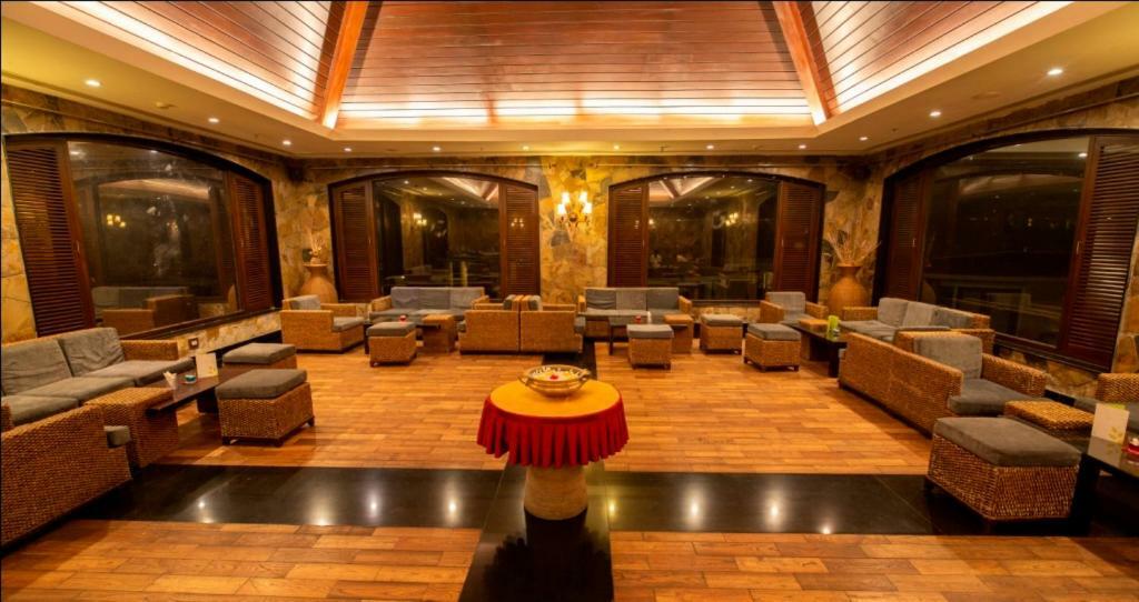 Ocean Spray Hotel Kalapettai Exterior photo