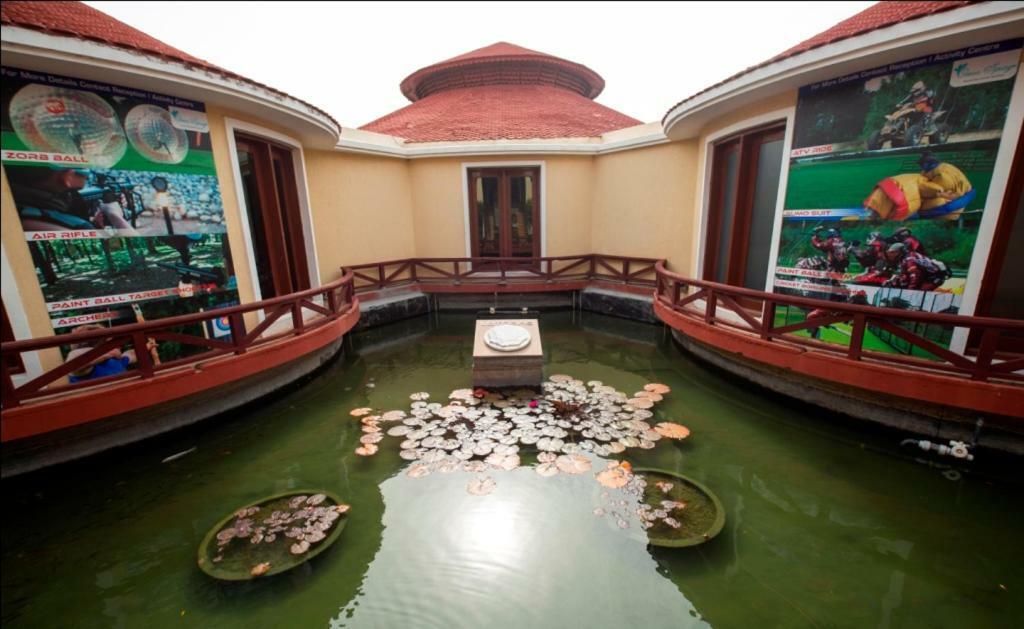 Ocean Spray Hotel Kalapettai Exterior photo
