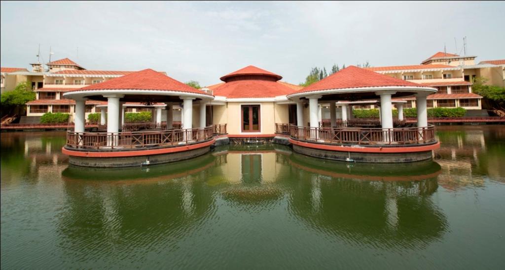Ocean Spray Hotel Kalapettai Exterior photo